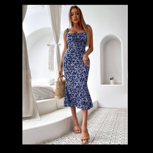 Ditsy Floral Tie Shoulder Split Back Mermaid Hem Cami Dress - Picture 8 of 9